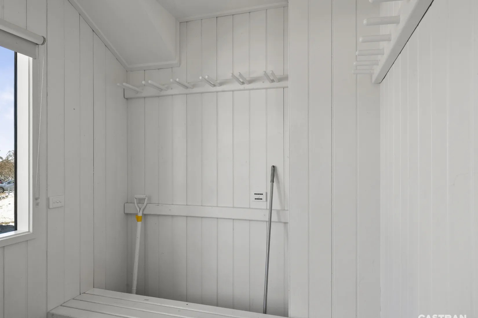 picture of a place to put snow skis upon entry to dinner plain accommodation